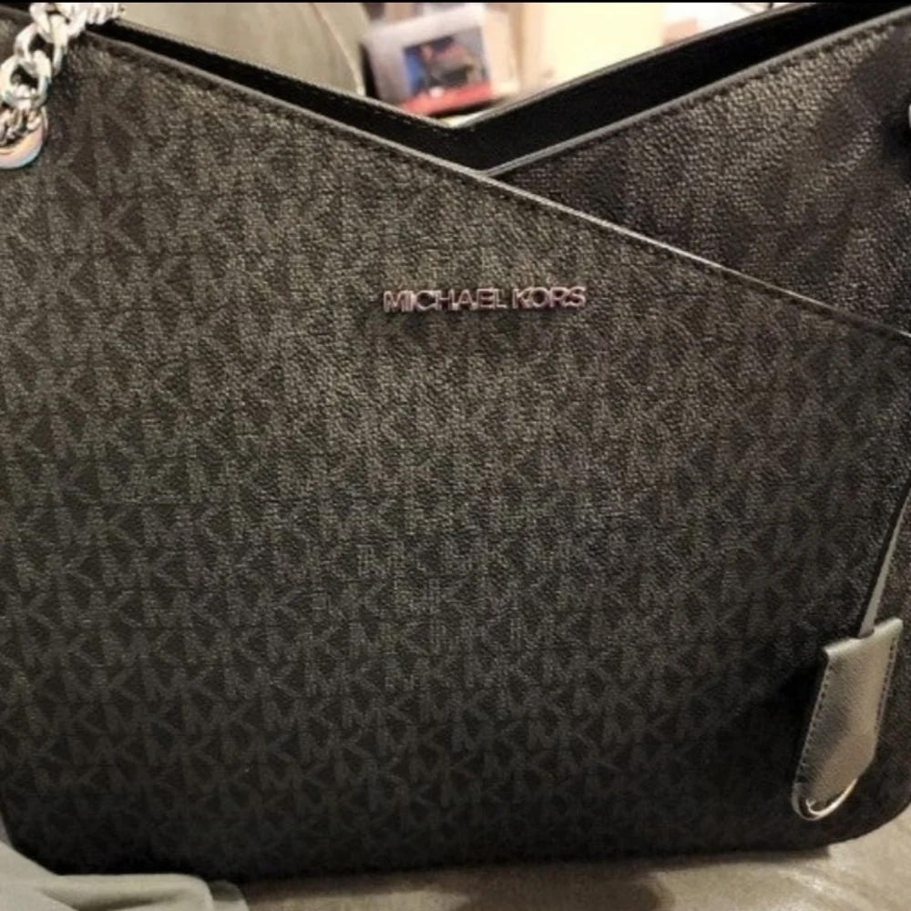 Michael Kors Tote - Picture 1 of 3